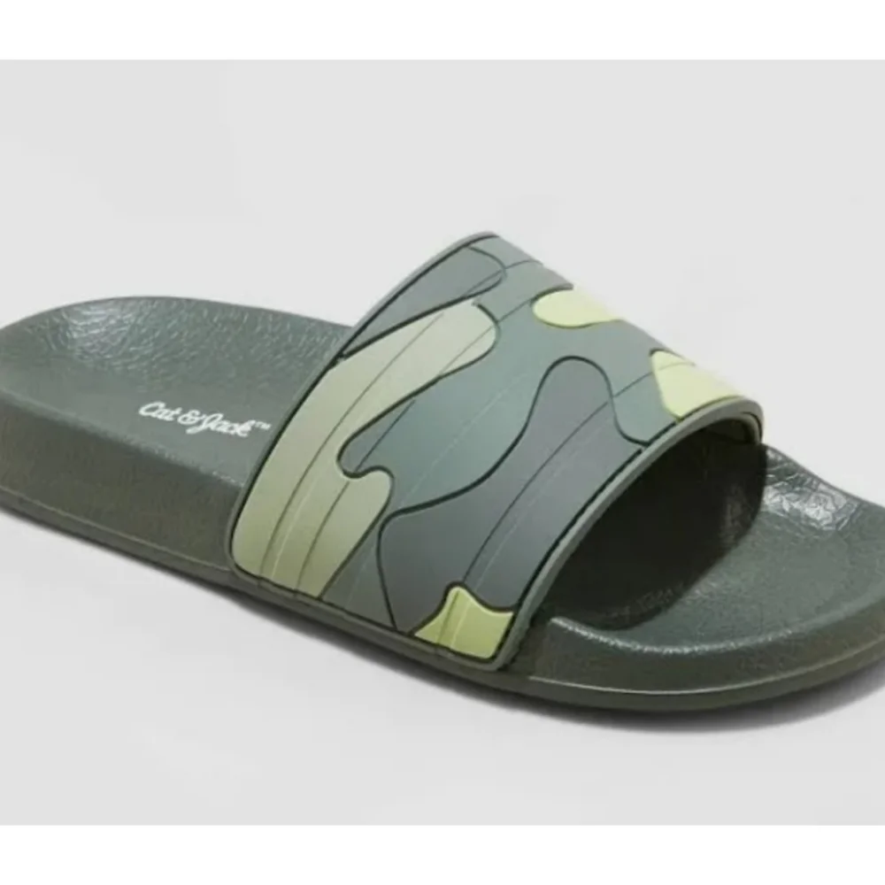 Cat & Jack Kids' Green Camo Slides